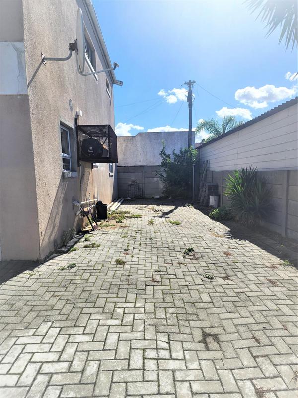 8 Bedroom Property for Sale in Belgravia Western Cape